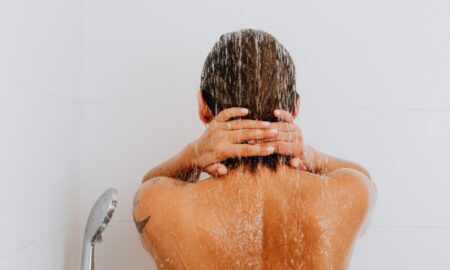 Beneficiile dușului cu apă rece. Ce este adevăr și ce este mit?
