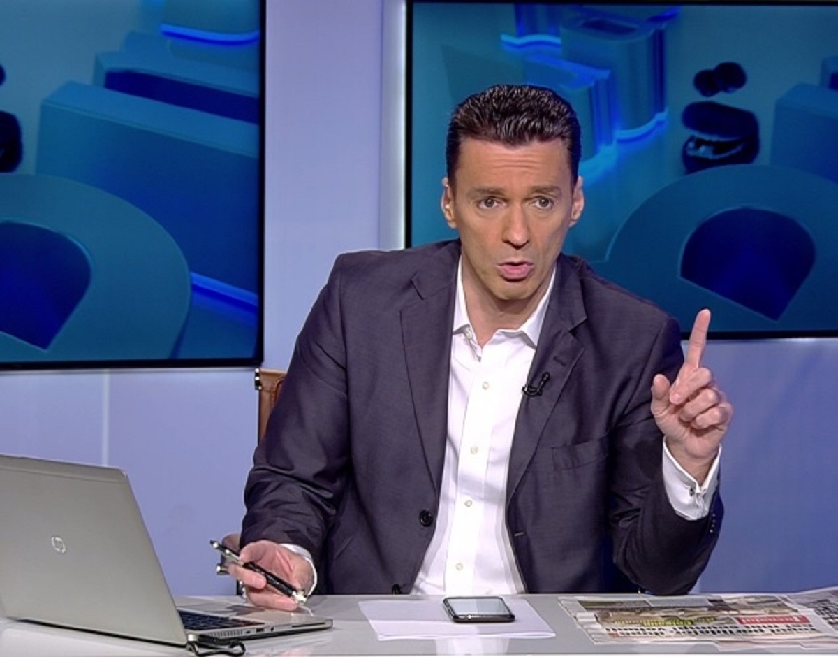 Ce spune Mircea Badea despre bradul lui Nicușor Dan: „Este urât cu crăci, cum s-ar spune!”