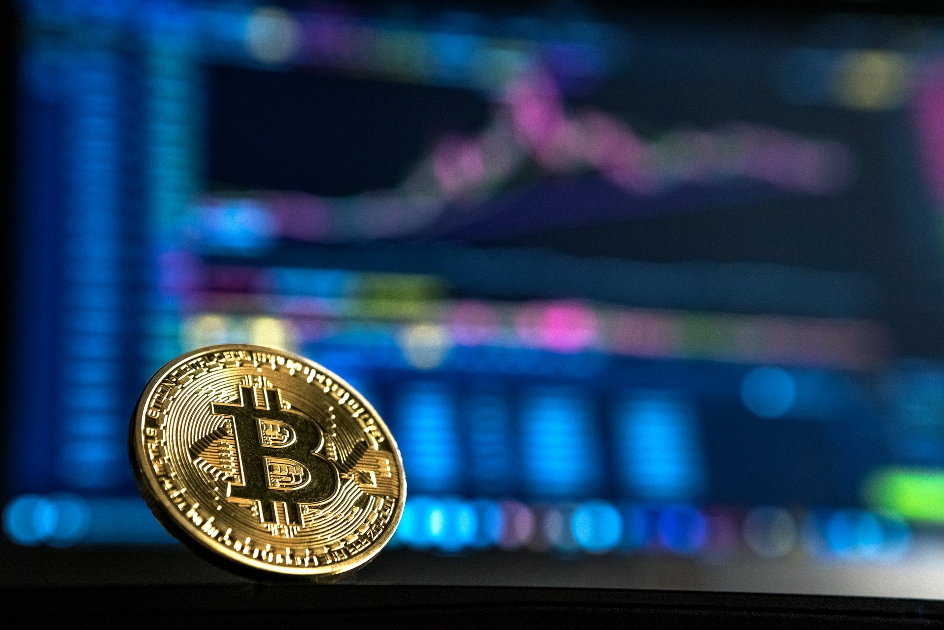 Primele 3 criptomonede au acaparat 70% din piață. Care sunt acestea