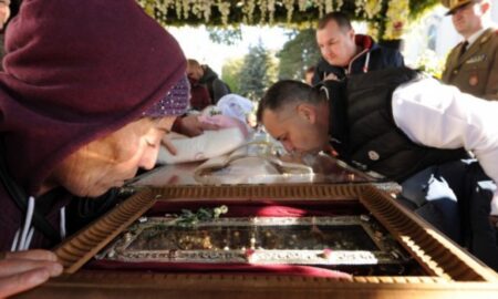 Pelerinajul la moaştele Sfintei Parascheva începe mâine