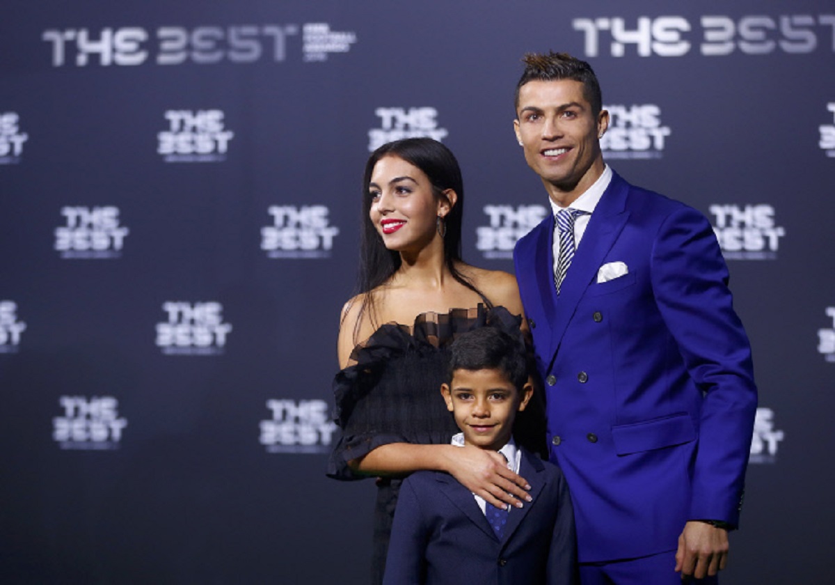 Cristiano Ronaldo este în culmea fericirii. Fotografia cu iubita lui a făcut înconjurul lumii