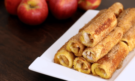 Rețetă delicioasă la tigaie: Rulouri cu măr și cremă de brânză / VIDEO