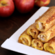 Rețetă delicioasă la tigaie: Rulouri cu măr și cremă de brânză / VIDEO