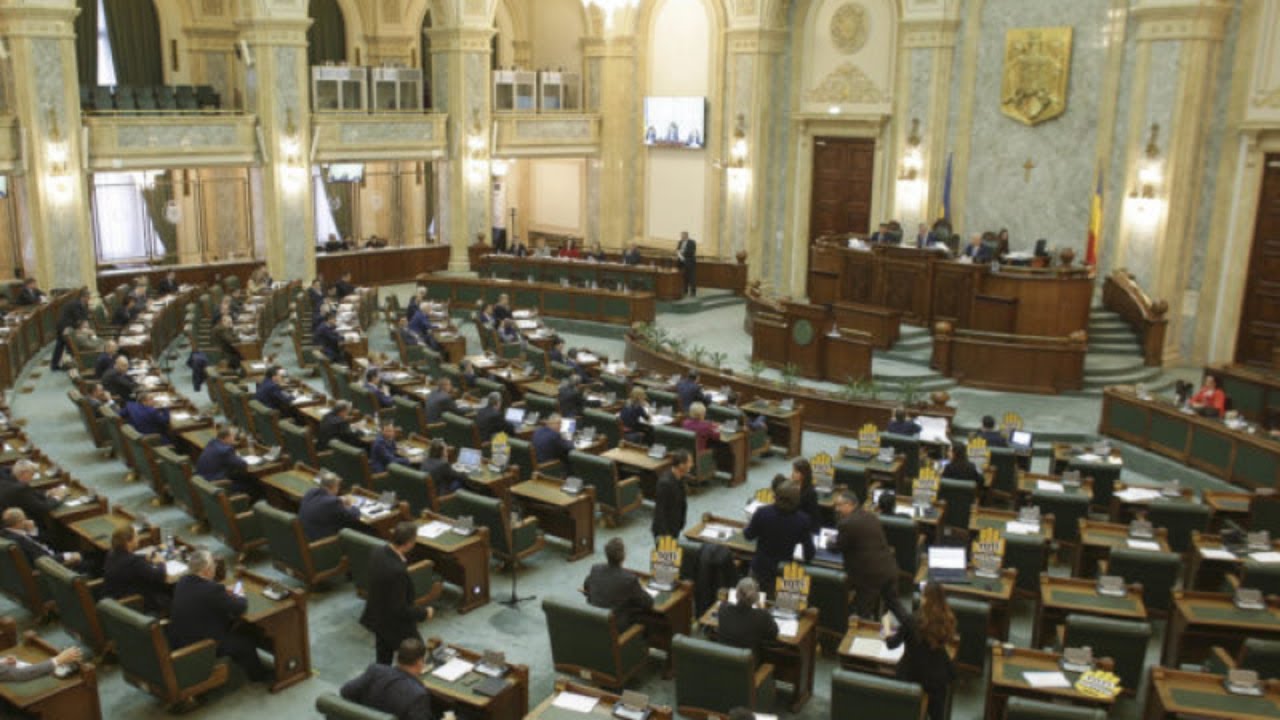USR-ului i-a ajuns! Protestează „împotriva menținerii sistemului de pensii speciale”