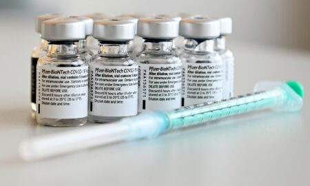 Când va fi gata vaccinul pentru varianta Omicron! Președintele Moderna a făcut ANUNȚUL