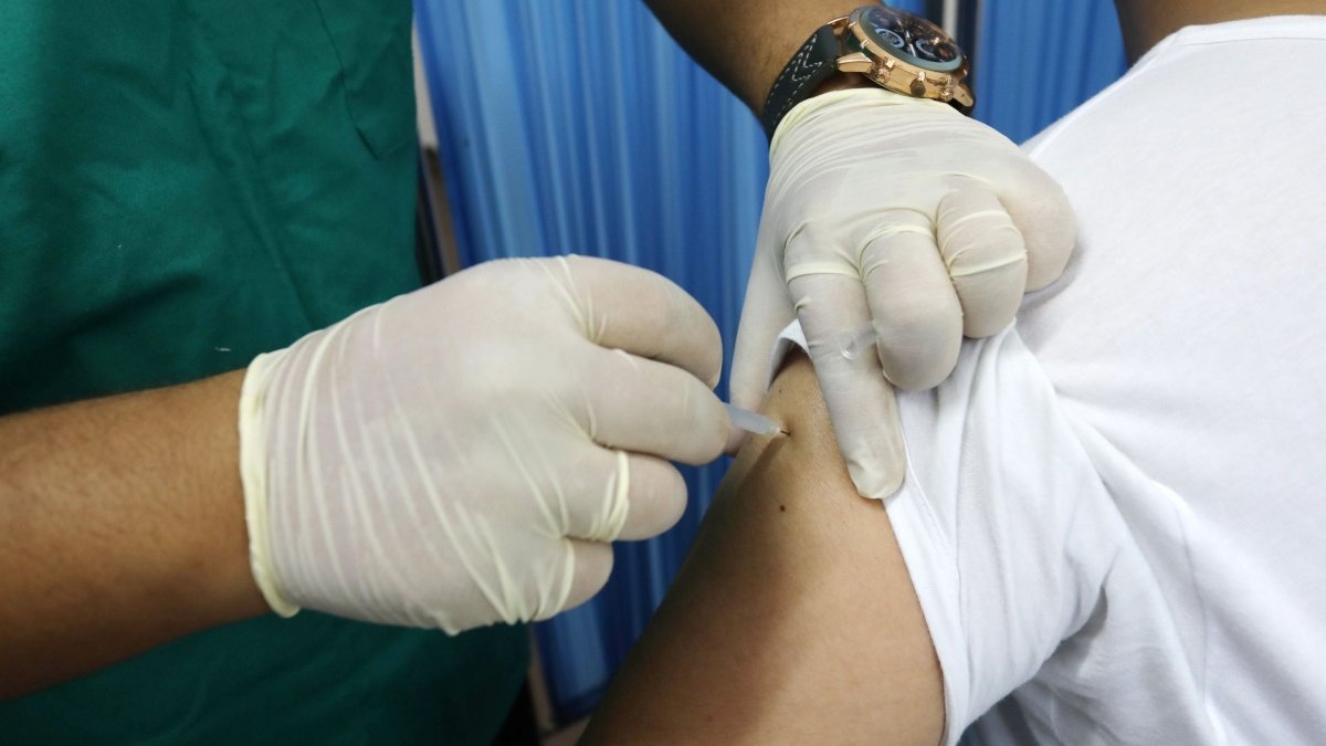 Românii refuză vaccinarea. S-a atins pragul de 55 de mii de decese provocate de coronavirus