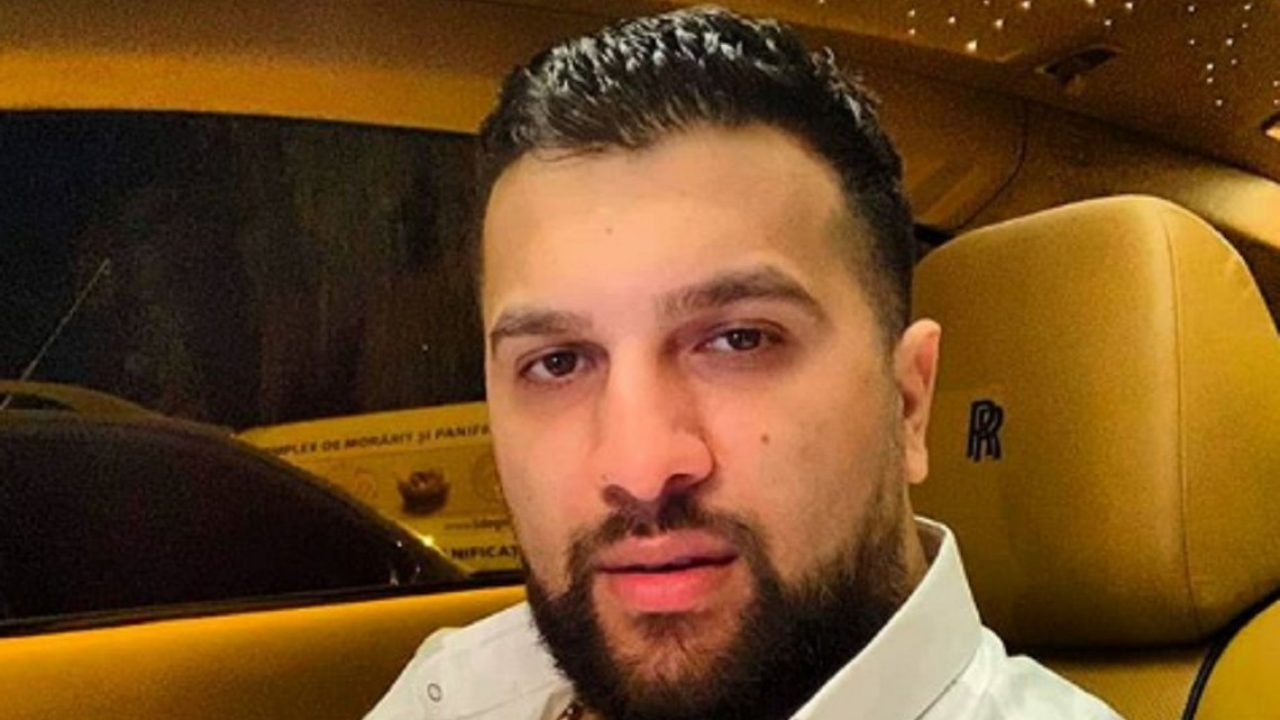 Cunoscut manelist, bătut cu sălbăticie de cinci mascați. Surpriza vieții sale a fost când a smuls masca unuia dintre agresori