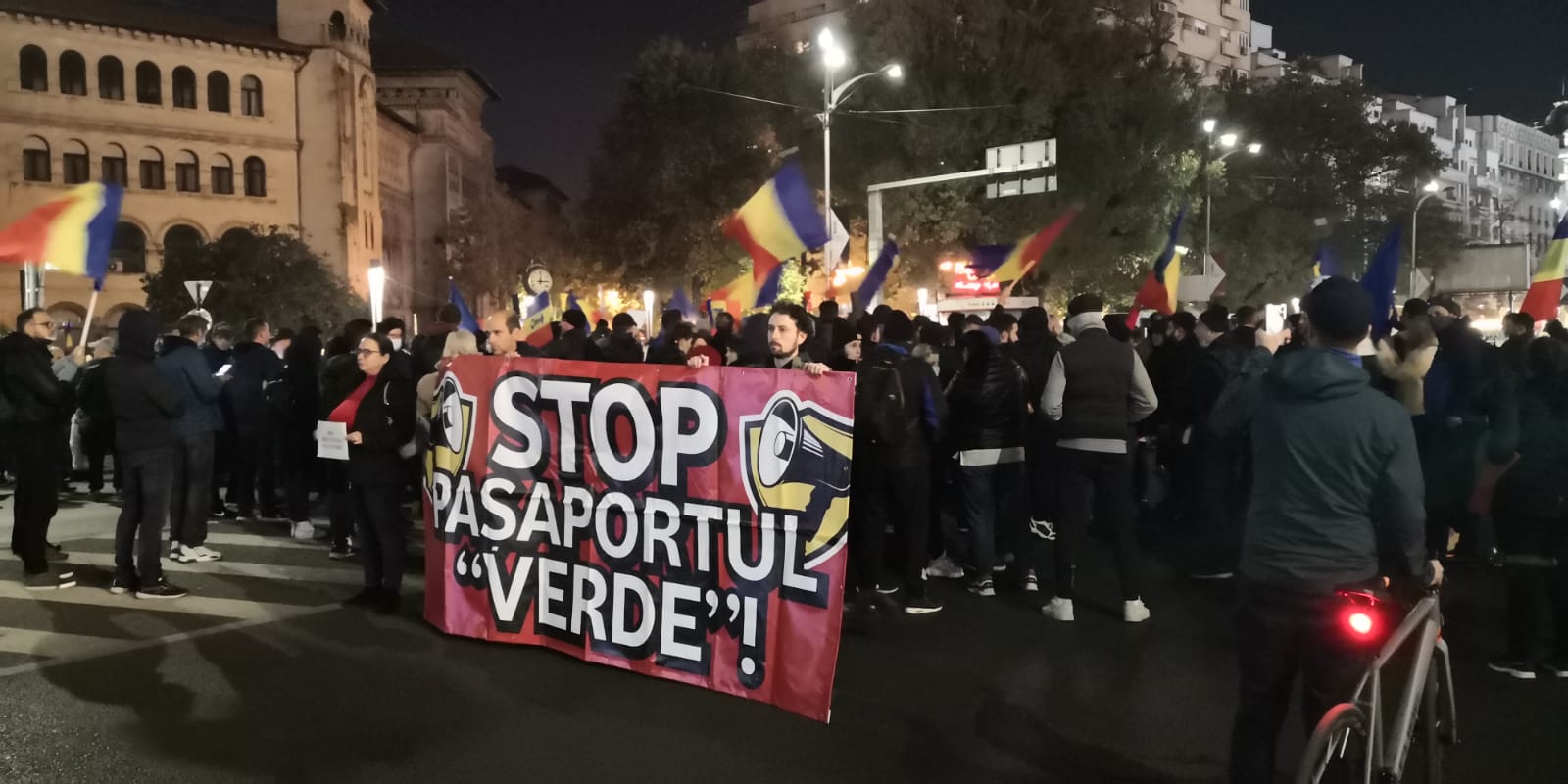 Piața Universității blocată! (VIDEO) Forțele de ordine, prezente la fața locului, s-au retras și nu au intervenit