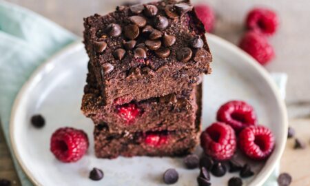 Brownie, rețetă deliciosă din 4 ingrediente. Trucuri și secrete pentru un desert plin de ciocolată