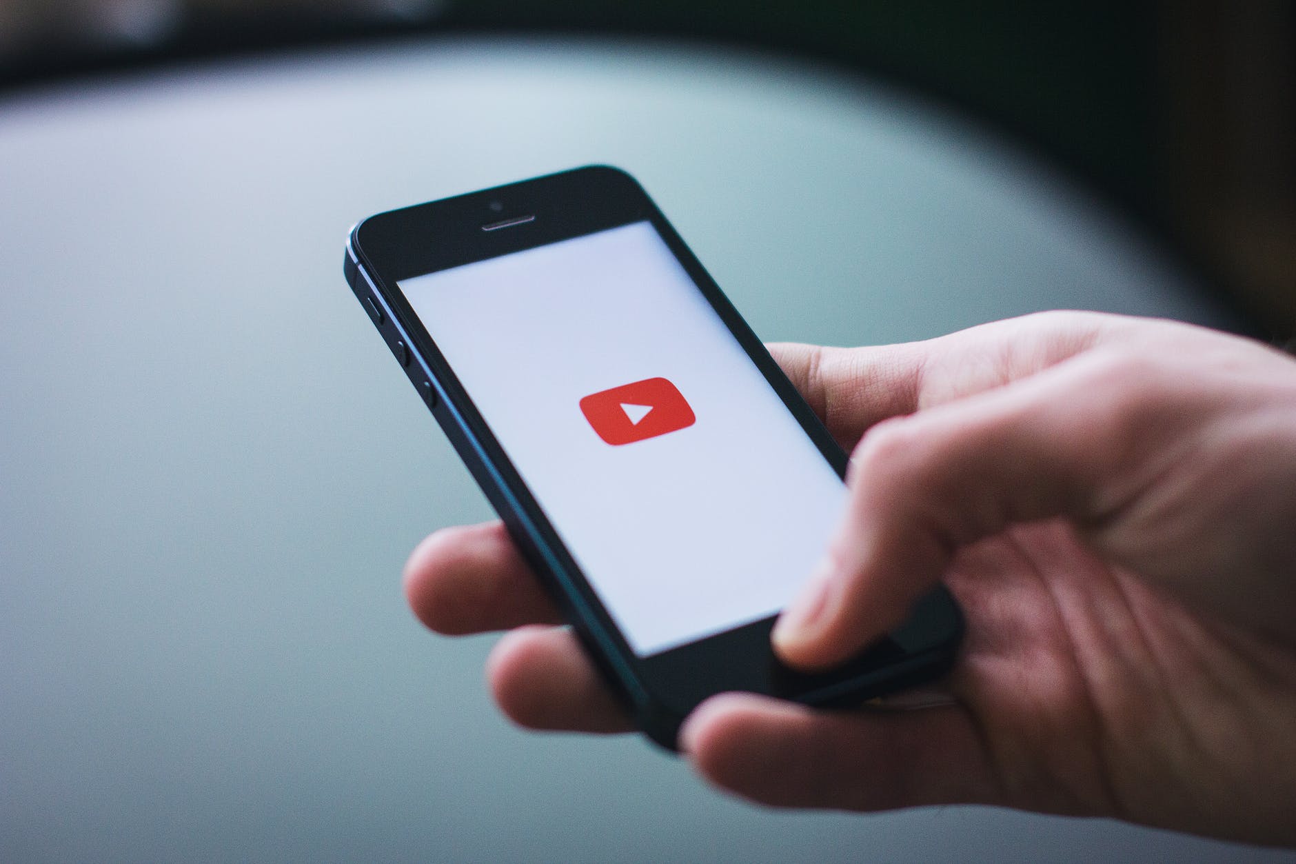 Schimbări majore la YouTube. Ce se întâmplă cu butonul de Dislike