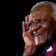 Arhiepiscopul sud-african emerit Desmond Tutu, „busola morală a Africii de Sud” a murit la vârsta de 90 de ani