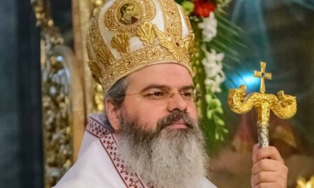 Episcopul Hușilor, mesaj de 1 Decembrie: E nevoie urgentă să ne vindecăm de prostie