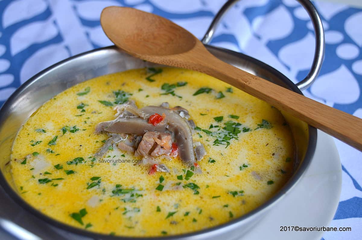 Ciorbă de „burtă” falsă din ciuperci pleurotus, un deliciu în Postul Crăciunului