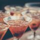 Cocktail-uri speciale pentru Crăciun. 3 băuturi cu care o să îți uimești musafirii