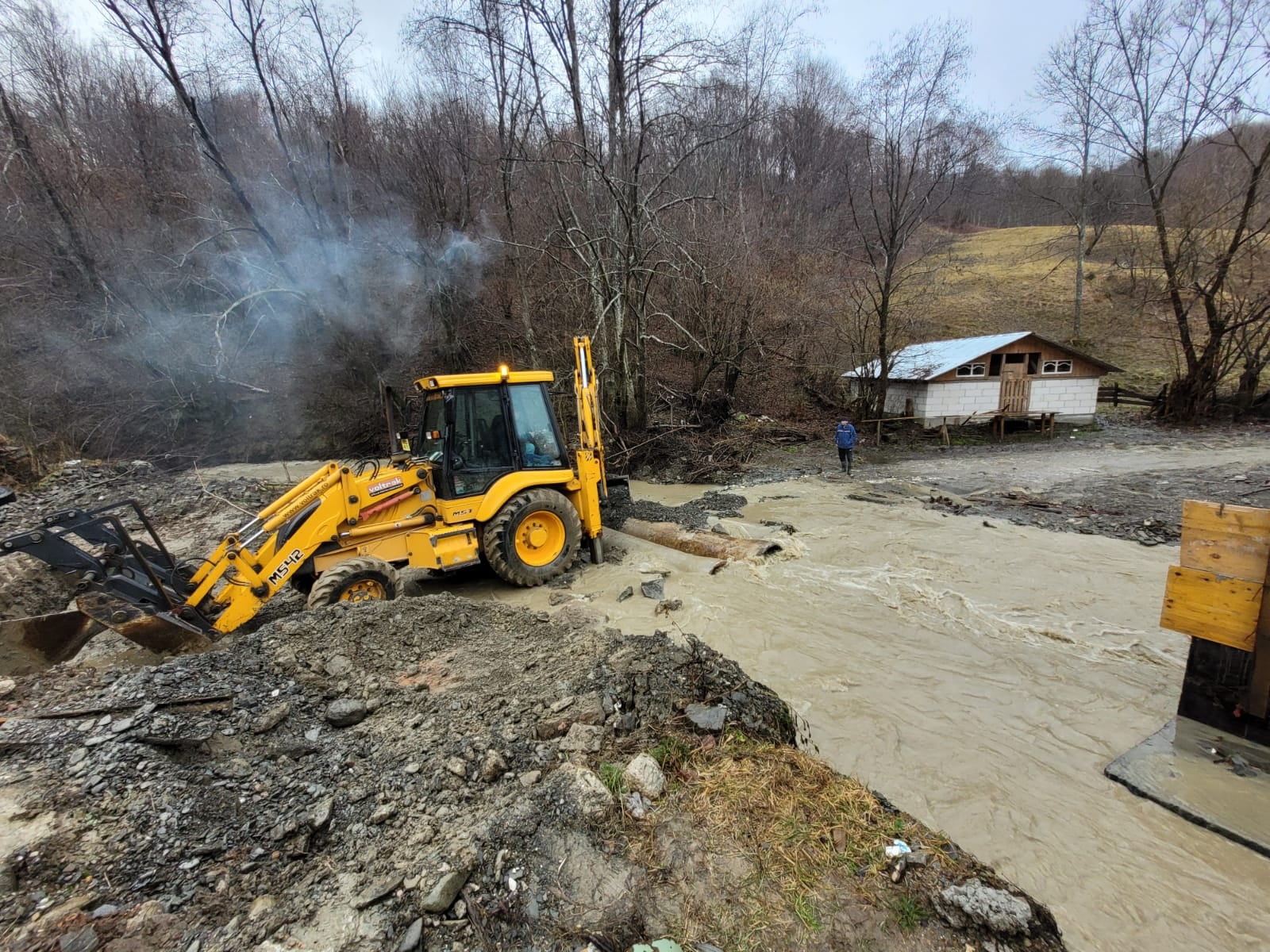 Inundații devastatoare în mai multe județe. Situație incredibilă de Crăciun