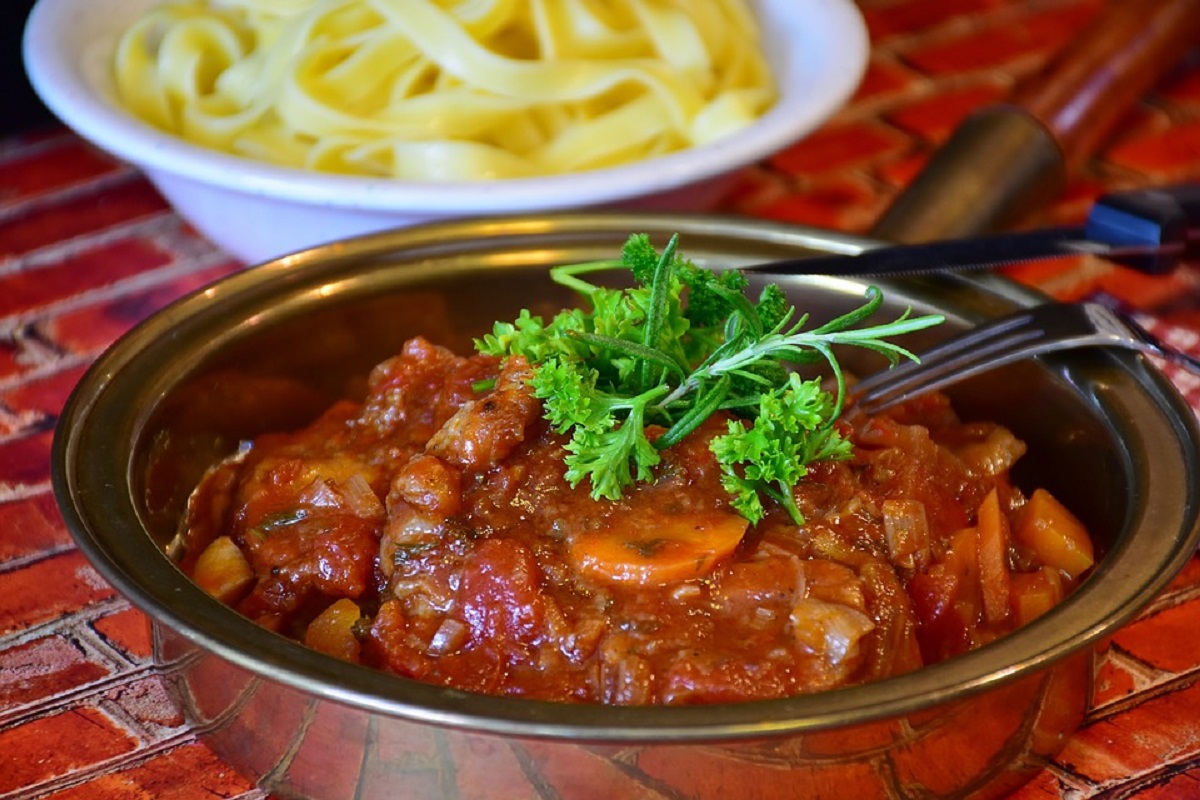 Ossobuco: rețetă italiană delicioasă. Preparatul este încărcat cu nutrienți esențiali pentru sănătate