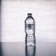 O sticlă cu apă te poate ajuta să-ți cureți gândurile. În DOUĂ ore se golesc toate gândurile negative
