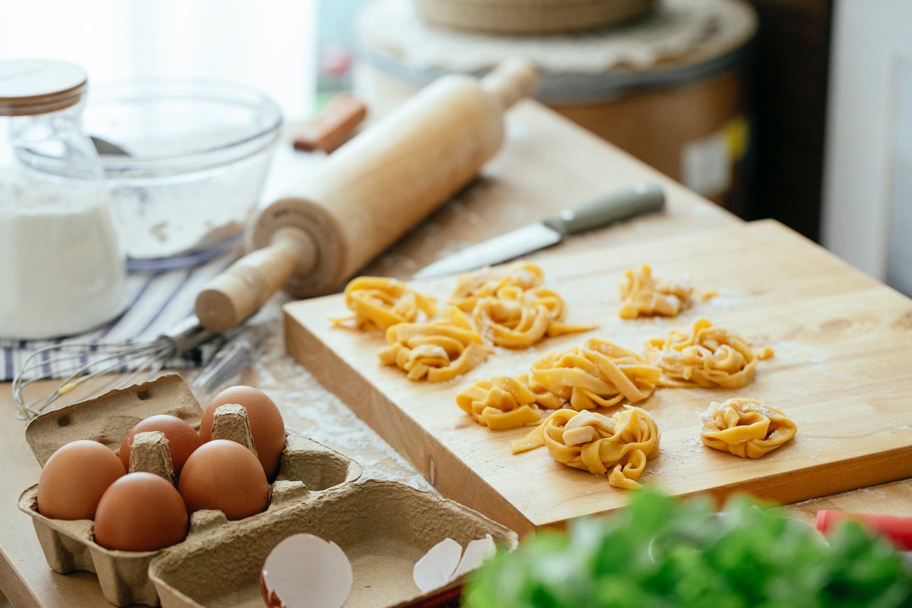 Tagliatelle în sos picant. Încearcă rețeta simplă și delicioasă a lui Cezar Osiceanu