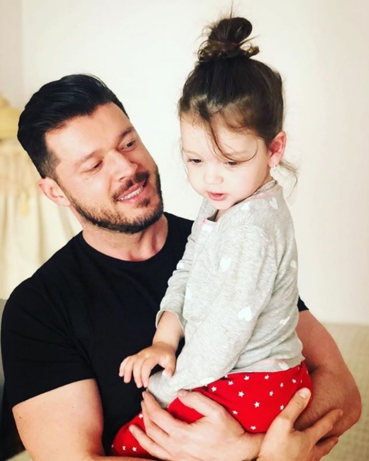 Ce spune Victor Slav despre relația cu fetița lui, Sofia: „Mă uimește de la o zi la alta”