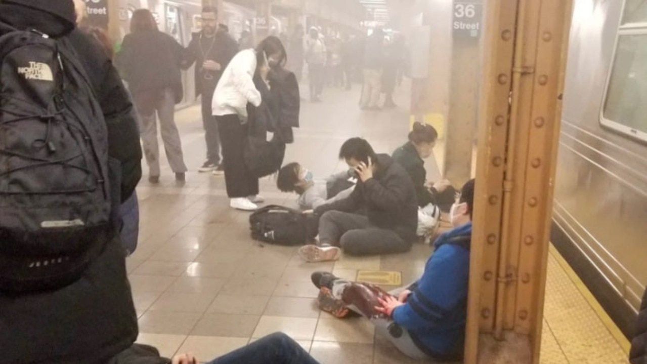Atac armat soldat cu 13 persoane rănite într-o stație de metrou din New York. Au fost găsite dispozitive explozive nedeclanșate