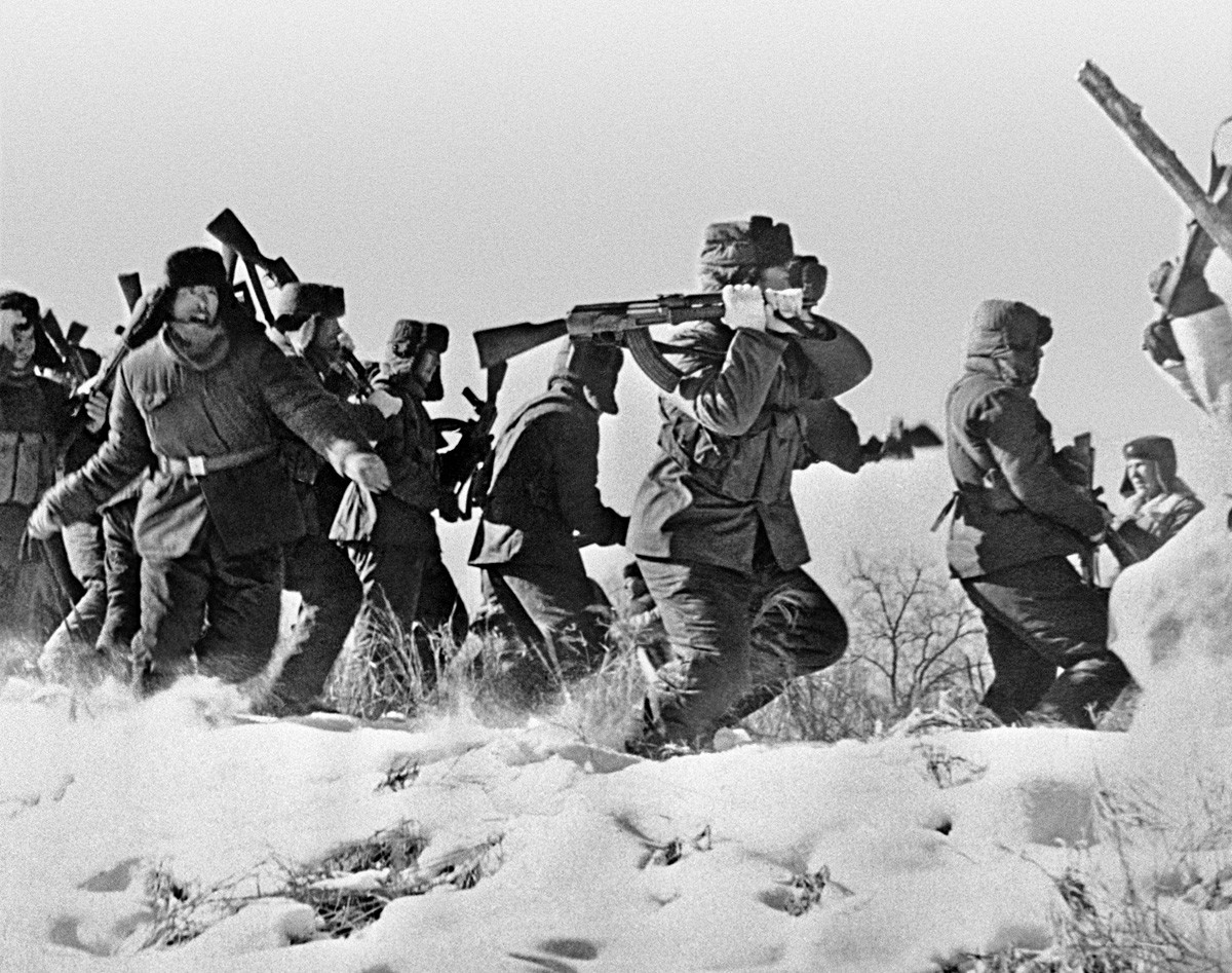 Anglia şi intervenţia puterilor în China. MEMORIA PRESEI SCRISE
