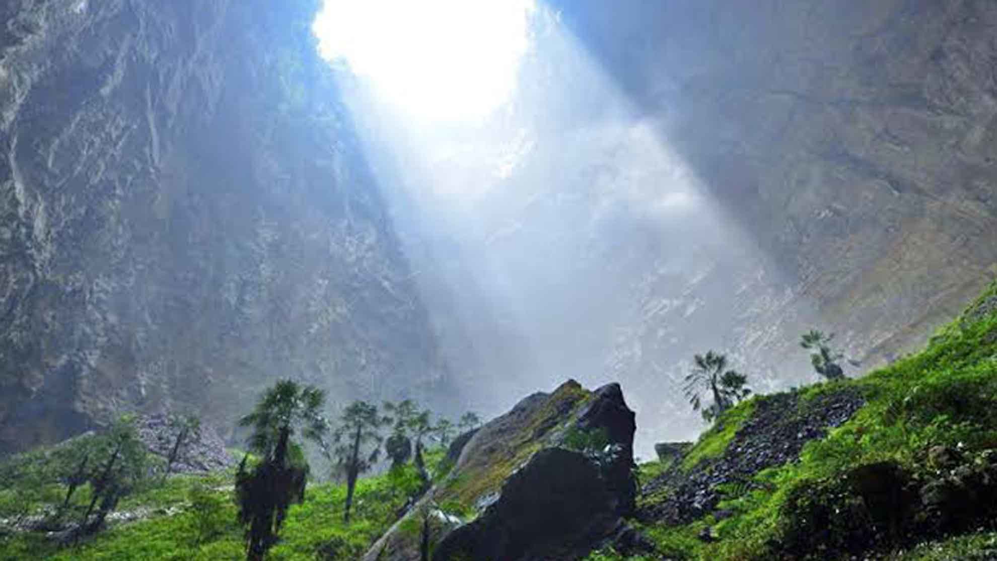 Descoperire uimitoare într-un crater, în China. Imagini incredibile