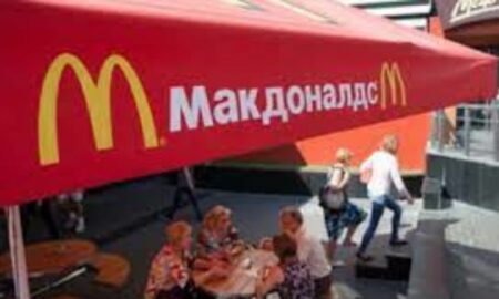 McDonald’s își vinde afacerea din Rusia. Timp de 30 de ani, rușii au mâncat hamburgeri