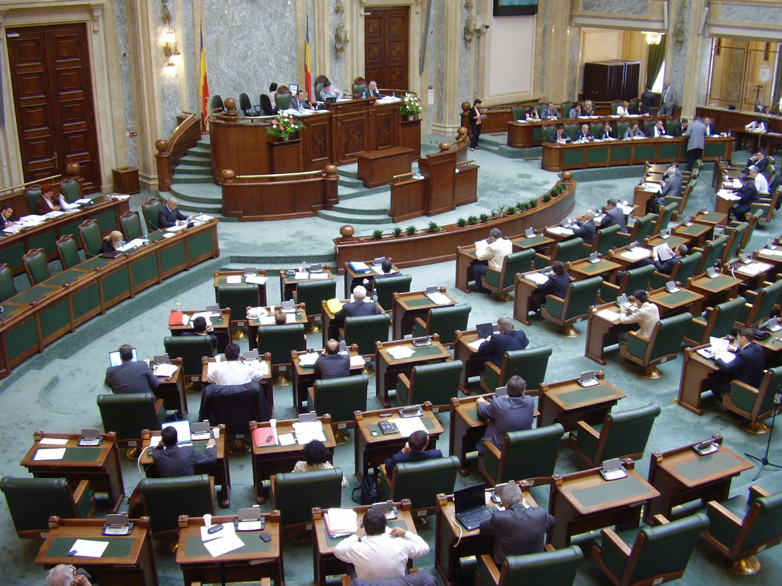 Legea privind săptămâna de lucru de 4 zile, respinsă de Senat. Codul muncii prevede un asemenea program
