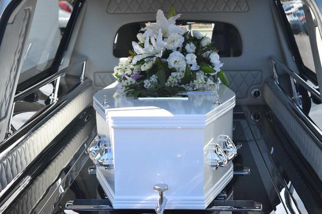 Primele înmormântări, după tragedia din Texas. Casele funerare din oraș au cerut ajutor colegilor din alte regiuni