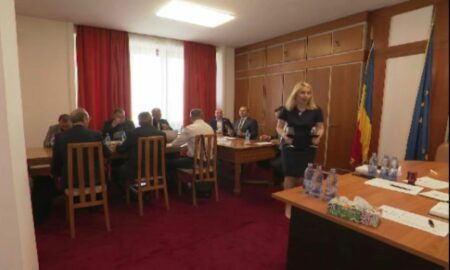 Şampania de la ora 10.00. Senatorii din comisia de agricultură şi-au sărbătorit preşedintele