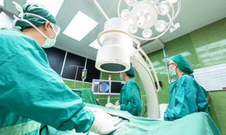 Incredibil cum ovarul unei fetițe de 10 ani a fost extirpat după ce medicii l-au confundat cu un ganglion