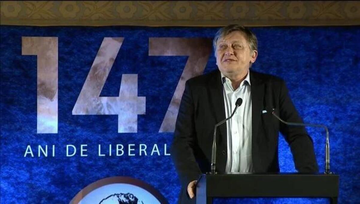 Crin Antonescu, surprinza de la aniversarea PNL. Florin Cîțu, absent, a scris 6 cuvinte pe Facebook