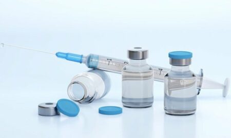 Pfizer și BioNTech se pregătesc să studieze o singură doză de vaccin ARNm pentru gripă și COVID-19