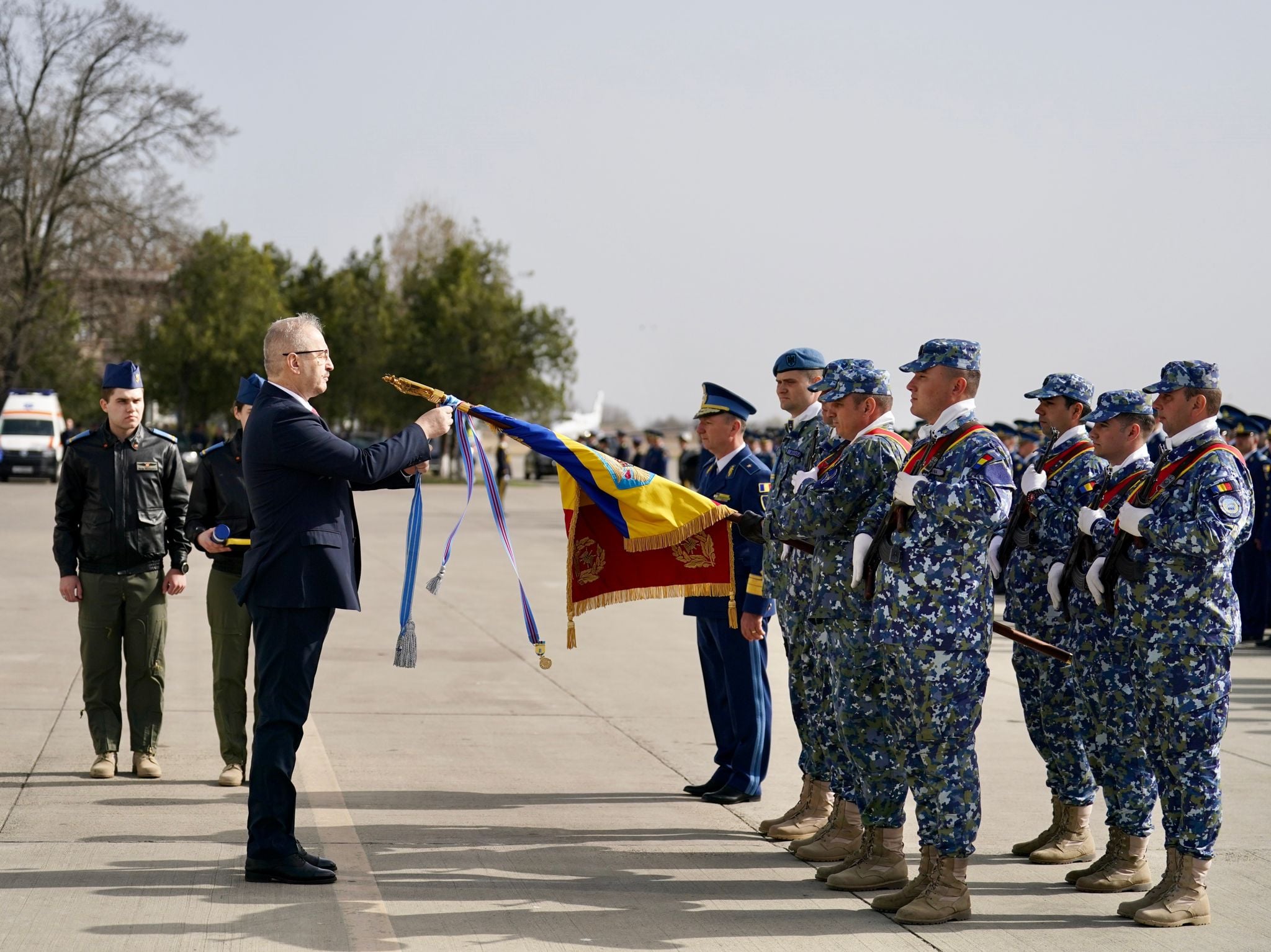 Decizie. Militarii Forţelor Aeriene Române vor mânca după standardele NATO