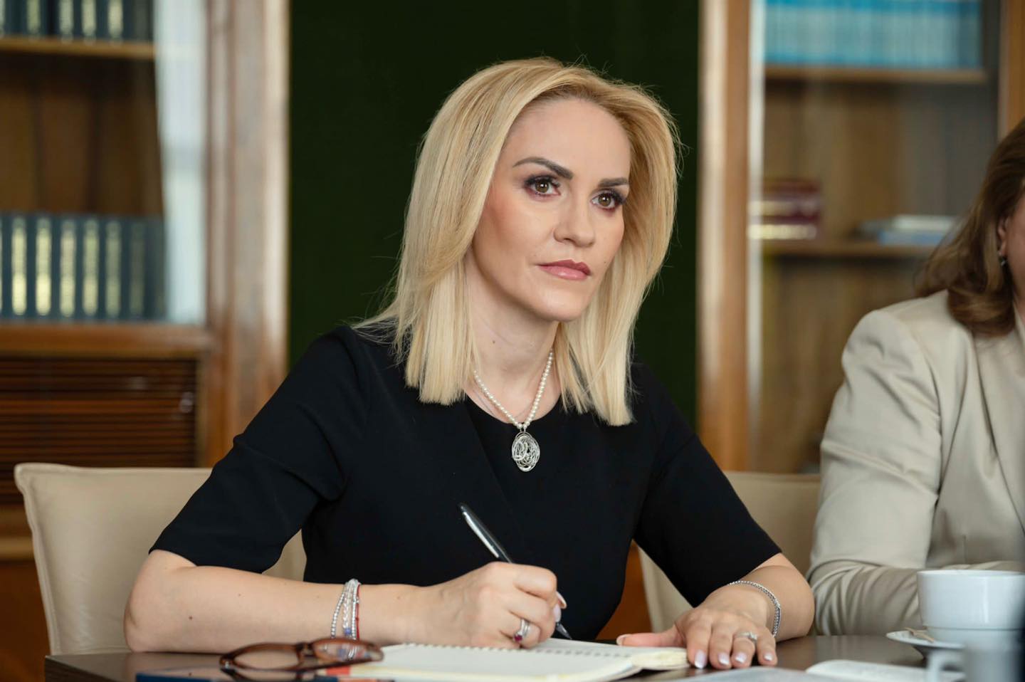 Gabriela Firea: Unul din patru bucureşteni între 12 şi 65 de ani a încercat măcar o dată substanţe interzise