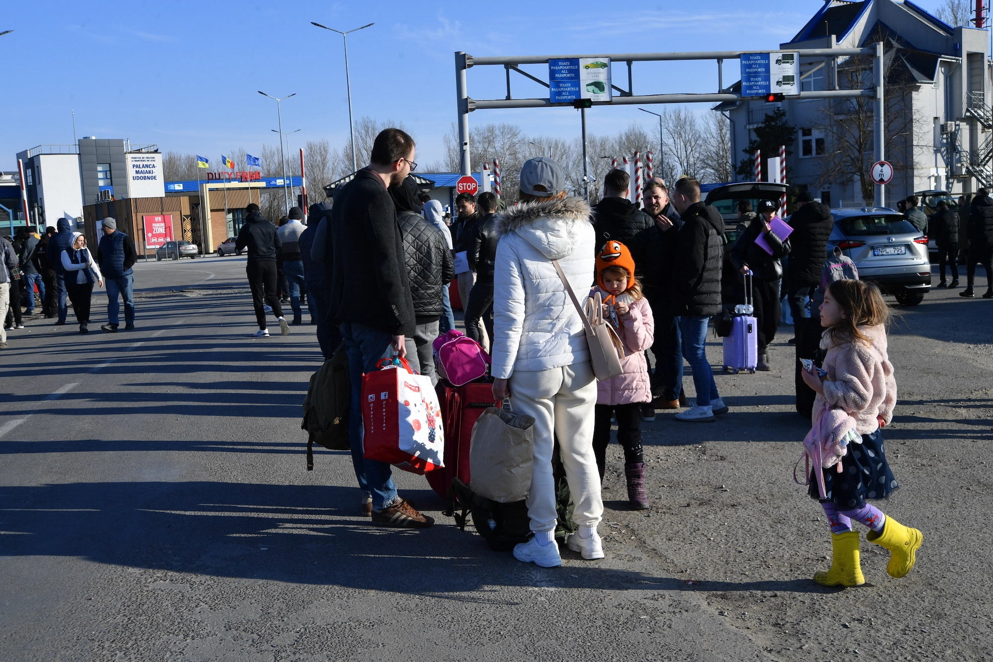 Ucrainenii se întorc acasă. Număr record la trecerile de frontieră ale Moldovei cu Ucraina   