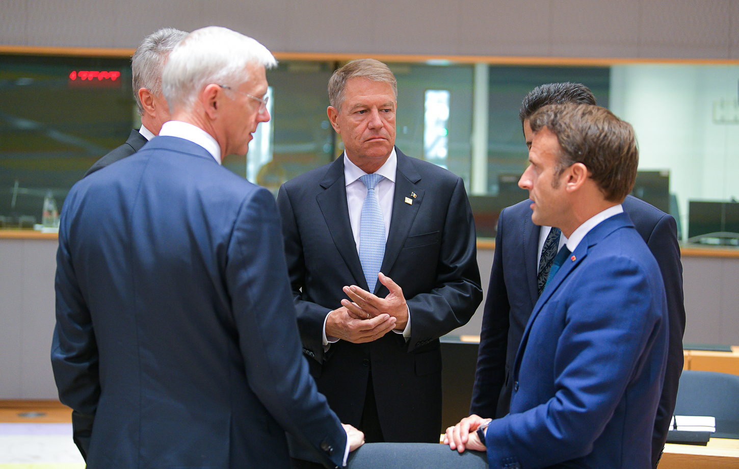 Preşedintele Klaus Iohannis surprinde din nou. Iar a lăudat coaliţia de guvernare PSD+ PNL (video)