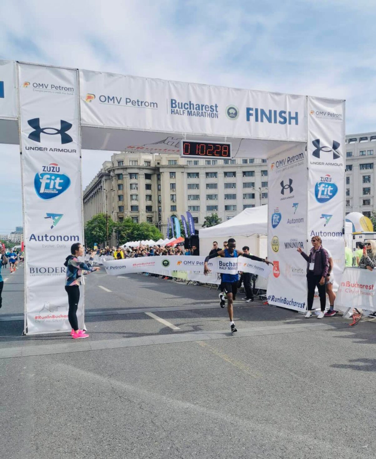 Un concurent a intrat în stop cardiac la maratonul din București. 4 echipaje medicale au intervenit la resuscitare