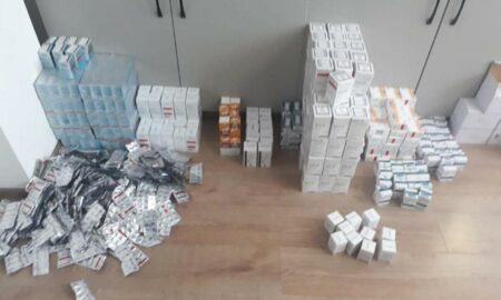 Contrabandă cu medicamente și trafic cu ucranieni, la frontieră. Ajutorul infractorilor era un polițist