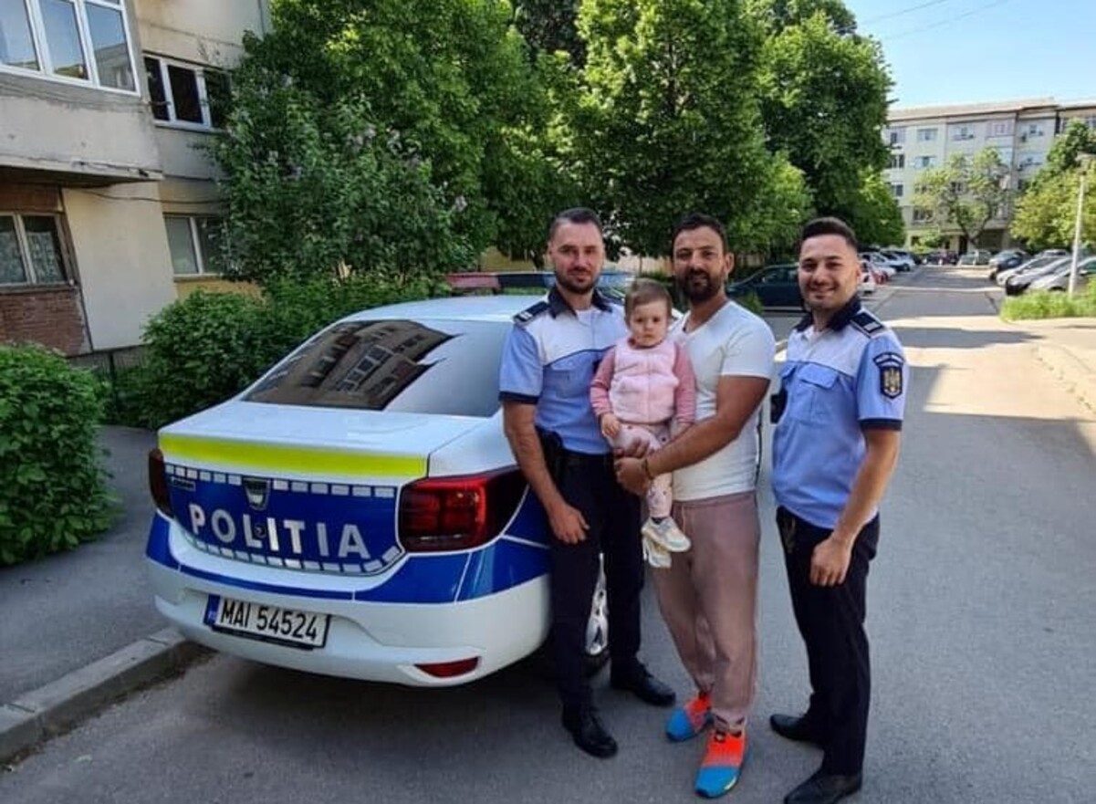 Fetiță de numai un anișor, salvată de doi polițiști din cadrul IPJ Dolj. Tatăl alerga disperat cu micuța pe stradă