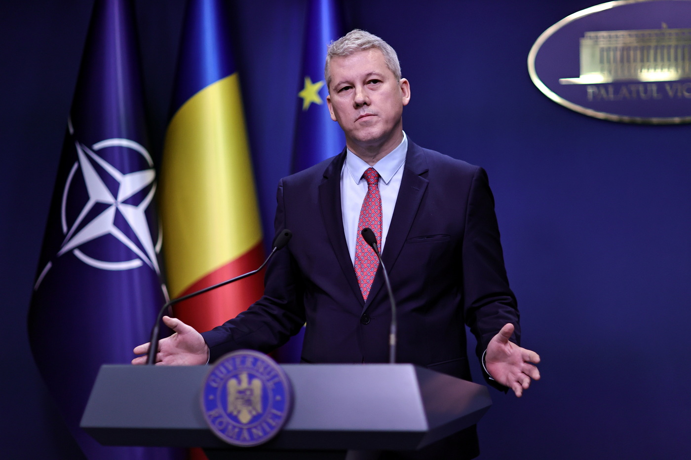 Cătălin Predoiu dă startul selecţiei pentru ocuparea postului de procuror general al României şi procuror-şef al DNA