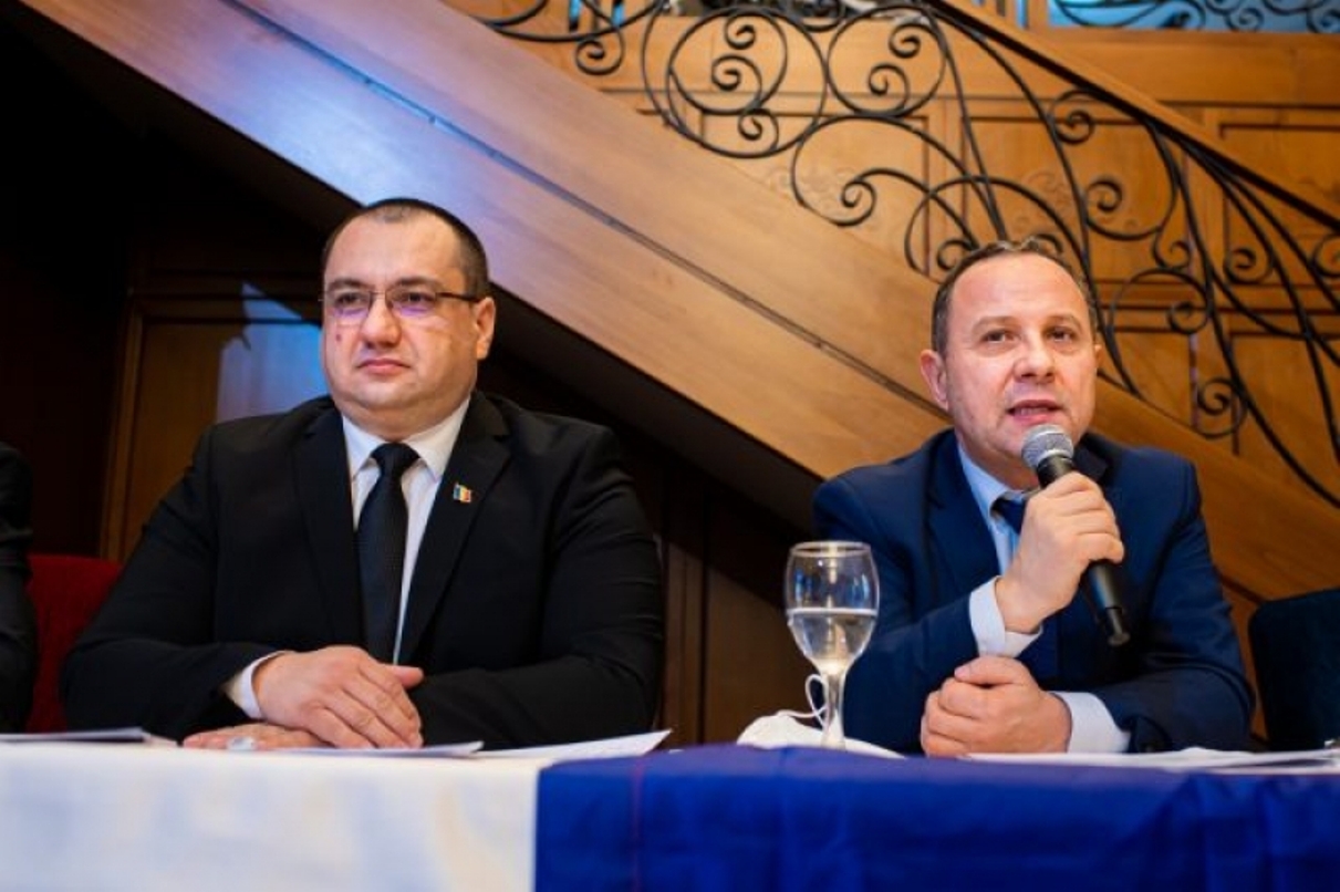 Ţărăniştii se confruntă cu un scandal de fraudă financiară. Războiul dintre Pavelescu şi Terheş continuă.