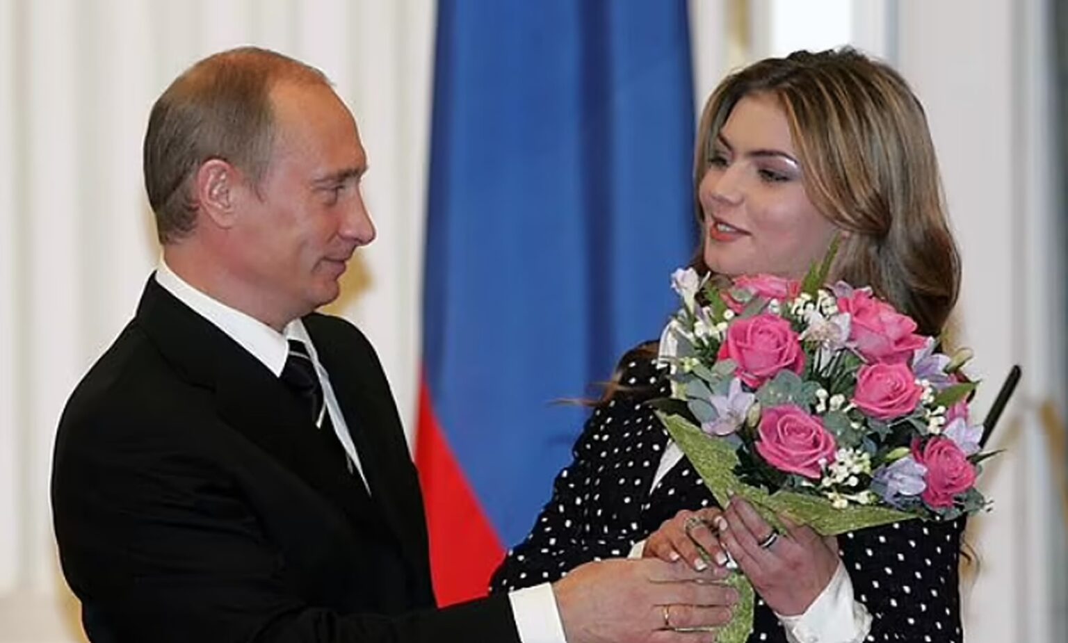 Război și bal. Alina Kabaeva, iubita lui Putin, susține un spectacol ce-i poartă numele