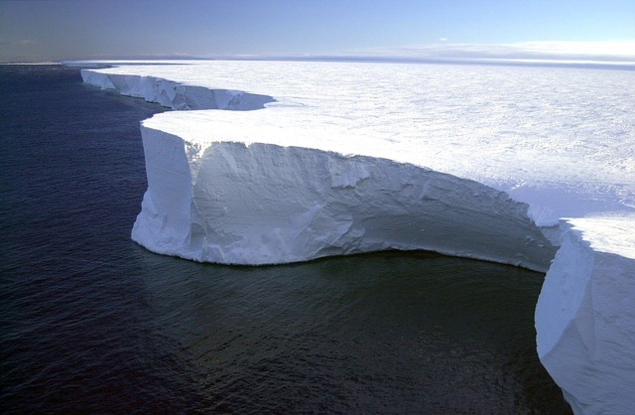 Alertă. Gheața din Antarctica se topește. Este cel mai accelerat ritm din ultimii 5 mii de ani. Video