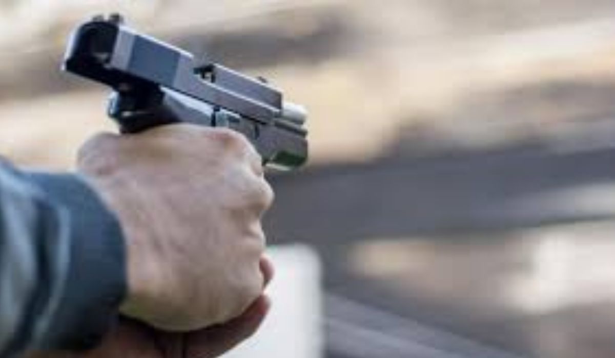 Fost polițist din Vaslui trebuie sa plătească sume uriașe pentru că a împușcat în cap un șofer fugar.