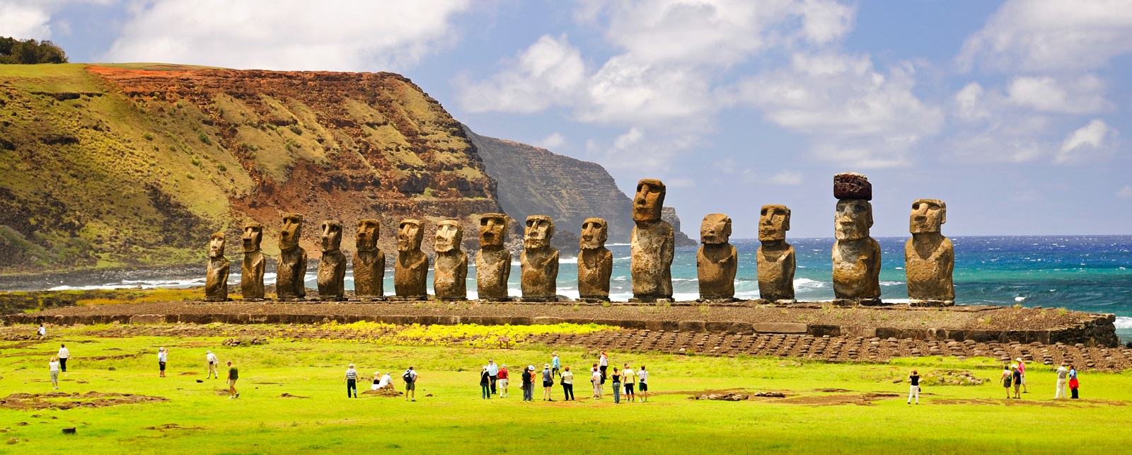 Un mare incendiu, izbucnit pe Insula Paștelui din Chile, a deteriorat mai multe din celebrele monumente din piatră