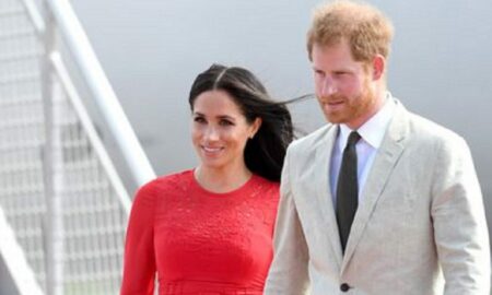 Reuniți și despărțiți. Meghan și Harry au atras toate privirile, la slujba de mulțumire. Regina a rămas acasă, la televizor