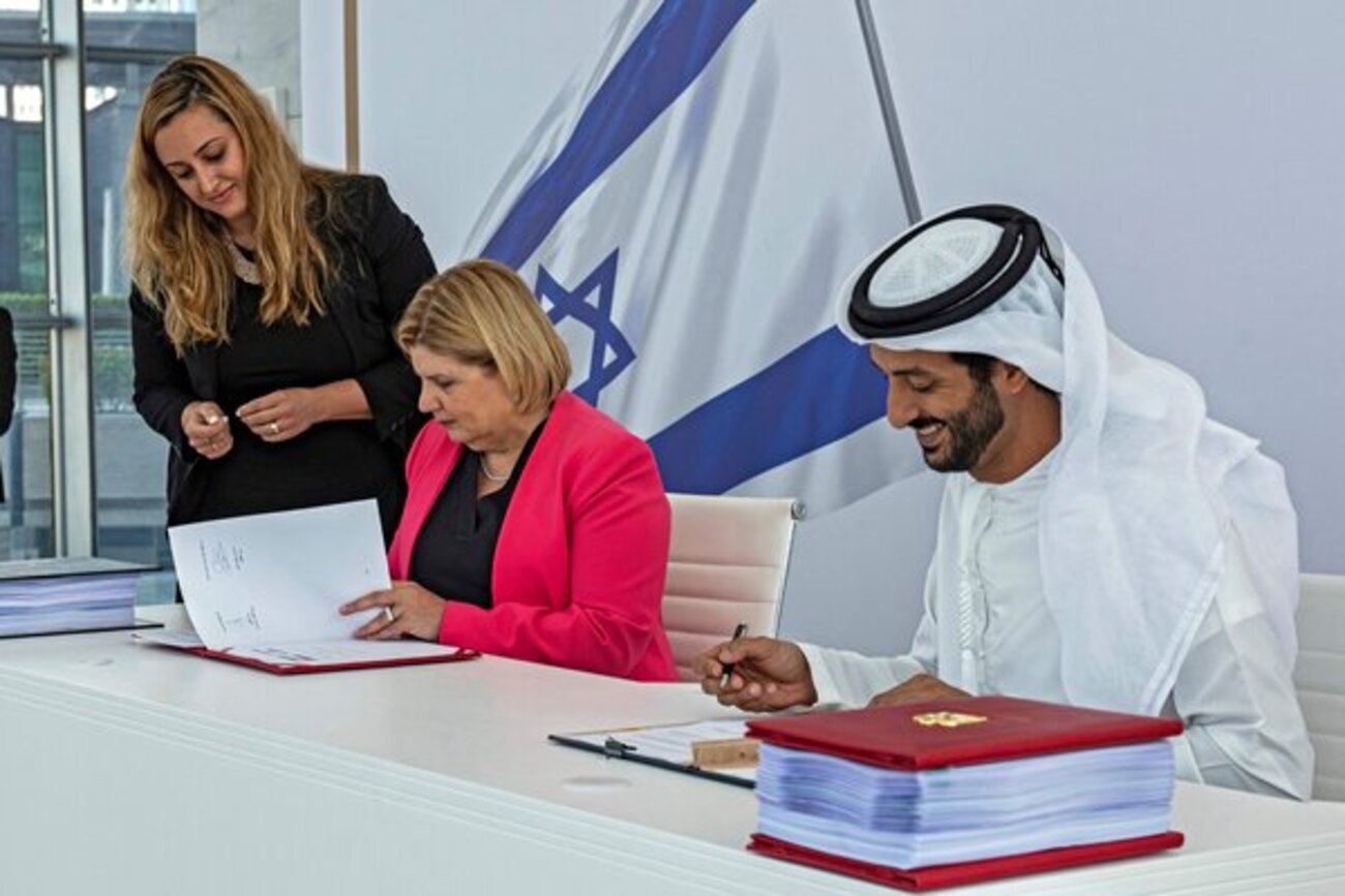 După ani de izolare diplomatică, Israel semnează cu Emiratele Arabe Unite un acord istoric