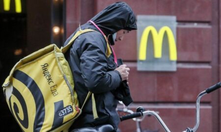 Versiunea „cu preț redus” a McDonald’s din Rusia se extinde. Ce țară zic rușii că au ”cucerit” cu lanțul lor de mâncare