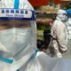 China nu va accepta vaccinurile occidentale, dar va face concesii regulilor stricte care au provocat protestele